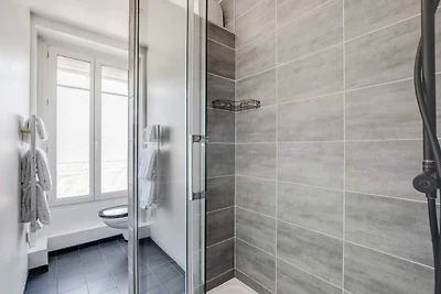 Modern appartement met 1 slaapkamer en 4 plaa...