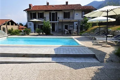 Villa a Castellveccana con piscina privata