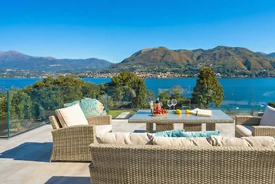 Villa Bianca Lake front
