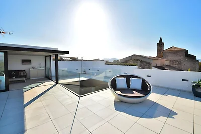 Villa in Buger mit Dachterrasse, Pool und...