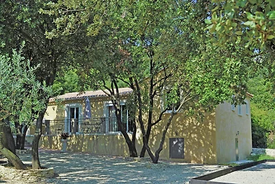 Villa con piscina privata a Ledenon