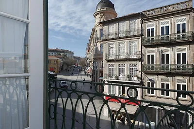 Estúdio com Varanda na Torre dos Clérigos
