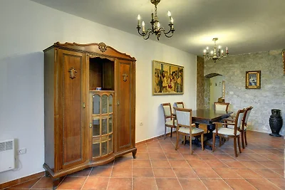 Ferienhaus in Rojnici mit Pool