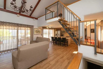Villa mit 4 Schlafzimmern und Swimmingpool