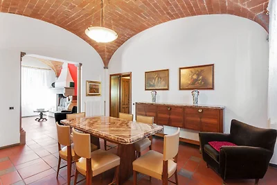 Spaziosa Villa a Empoli con Piscina