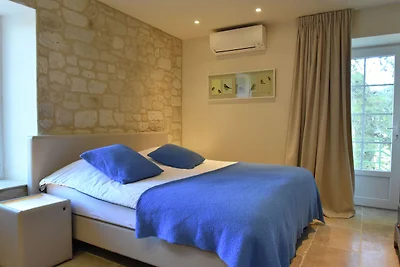 Stilvolle Wohnung mit Schwimmbad