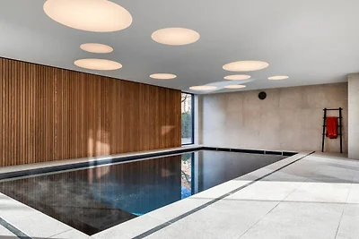 Bella villa a Koksijde con piscina coperta