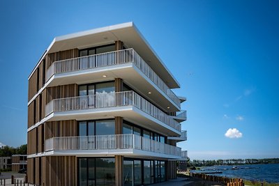 Geräumige Ferienwohnung direkt am Wasser