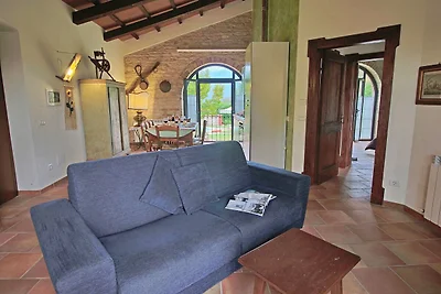 Geräumiges Ferienhaus in Cagli mit Pool