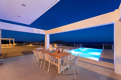 Beautiful new luxury villa with infinity pool...