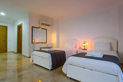 Villa in Kalkan mit Schwimmbecken