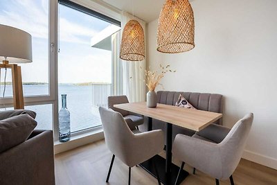 Geräumige Ferienwohnung direkt am Wasser