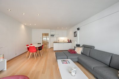Helle 2-Zimmer-Wohnung mit Terrasse