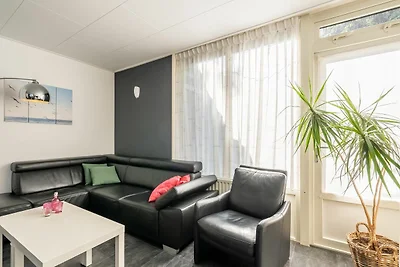 Schönes Ferienhaus in Baarland mit Terrasse