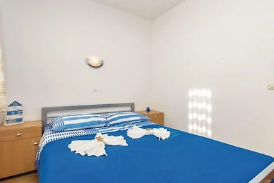 Two Bedroom Holiday Home with Sea View
