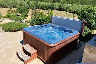 Villa met privézwembad en jacuzzi