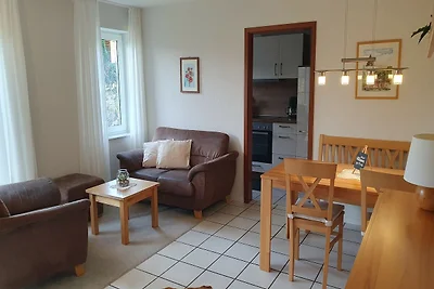 Moderne woning met tuin midden in een...