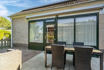Schönes Ferienhaus in Baarland mit Terrasse