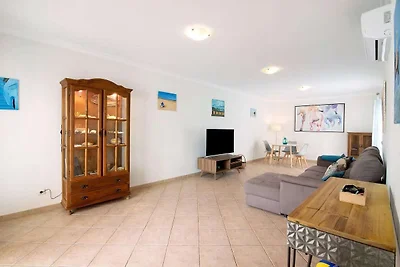 Faszinierendes Ferienhaus in Manta Rota mit...