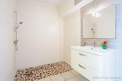 Ferienwohnung am Meer mit Pool