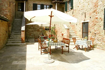 Schönes Bauernhaus in Asciano mit Schwimmbad