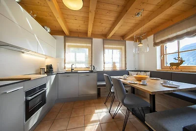 Deluxe-Chalet mit Pool in Königsleiten