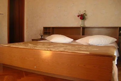 Apartment with Terrace and Sea View Brodarica...