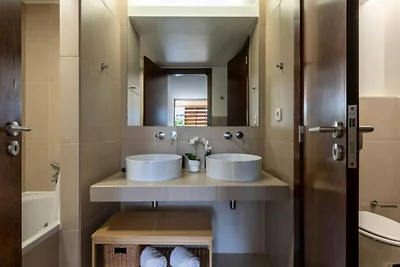 Wohnung in Guia mit Pool nahe Stränden