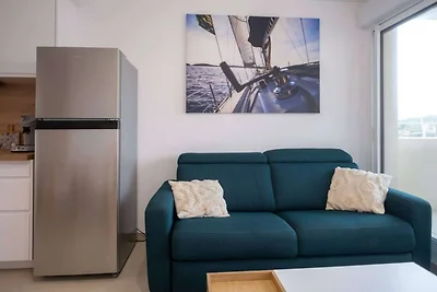 Modernes Strandapartment mit Terrasse