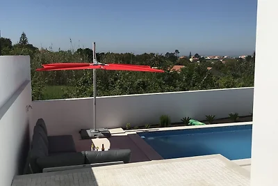 Moderne Villa in Lissabon mit Pool und...