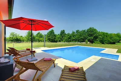 Villa con piscina a Pisino