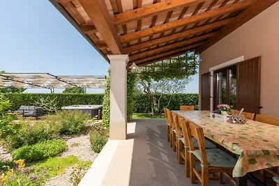 Villa in Tinjan mit Schwimmbecken