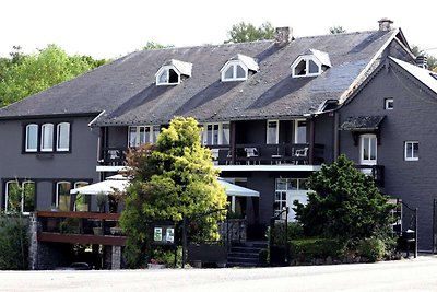 Haus in Rochefort mit einem großen Park, in d...