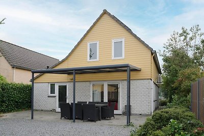 Geräumiges Ferienhaus mit Sauna in Strandnähe