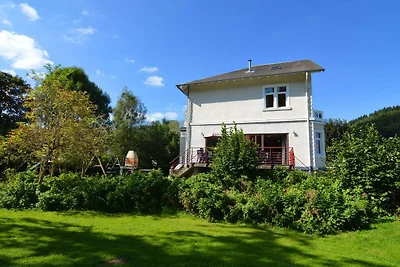 Villa moderna a Bévercé con sauna
