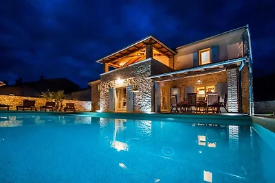 Villa in Krmed mit Schwimmbecken