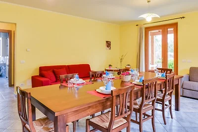 Typisches piemontesisches haus in den langhe