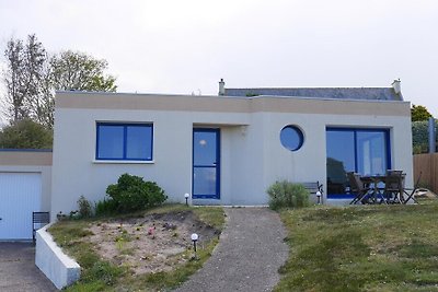Single storey holiday home with sea views,...