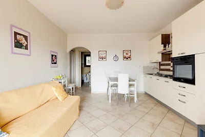 Zwembad condivisa en ampio spazio esterno...