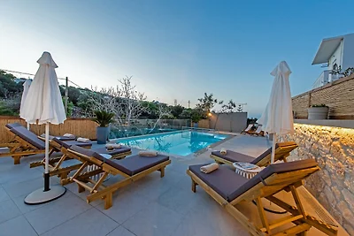 Villa in Gerani mit Swimmingpool