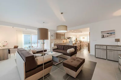 Deluxe Four Bedroom Villa with Private Pool (...