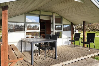 Hütte im Campingresort in Küstennähe
