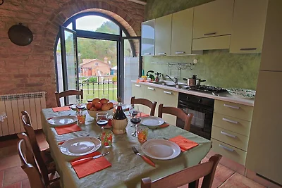 Geräumiges Ferienhaus in Cagli mit Pool