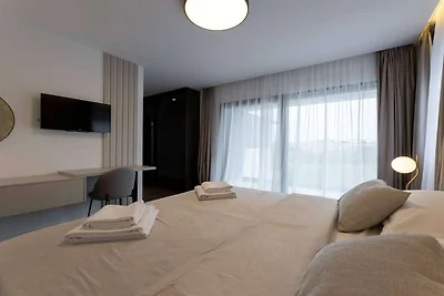 Moonlit Mirage Villa with Pool, Gym and Sauna...