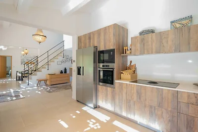 Klimatisierte Villa – 8 Schlafzimmer/17 Perso...