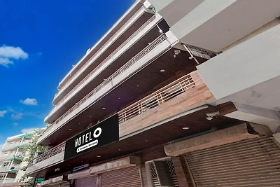 Hotel O Ramesh Nagar Metro Station