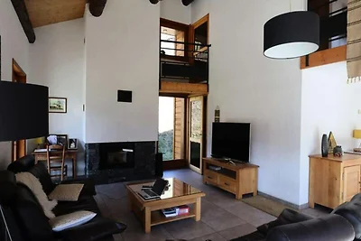 Chalet in der Nähe eines Baches in den franzö...