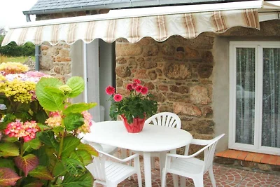 Natursteinhaus auf bretonischem Anwesen,...