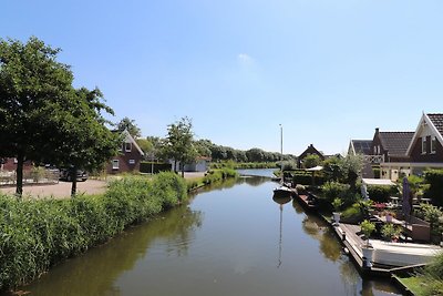 Vakantiehuis aan het water met visvlonder