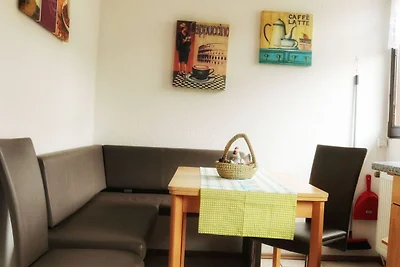 Ruhiger Bungalow am Hennesee mit Terrasse